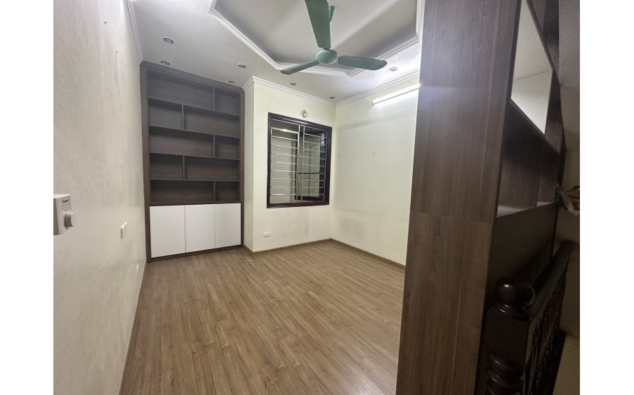 Cho thuê nhà ngõ ô tô tránh Phùng Khoang - Thanh Xuân - 50m - 5 tầng - 18 triệu 0934688687